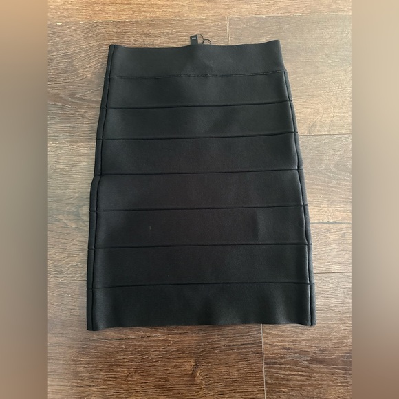 NWT BCBG MaxAria Mini Skirt - Picture 1 of 4